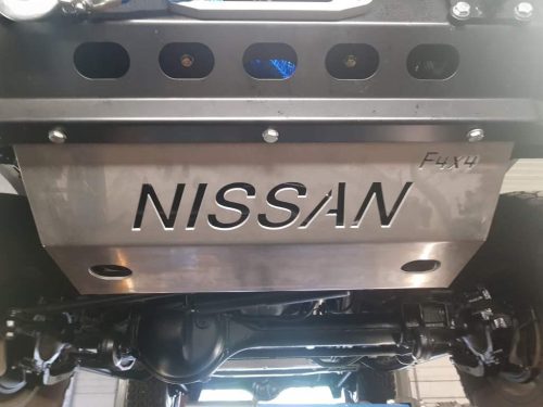 F4x4 Kryt táhla řízení pro Nissan Patorl Y61, GU4 s originálním nárazníkem