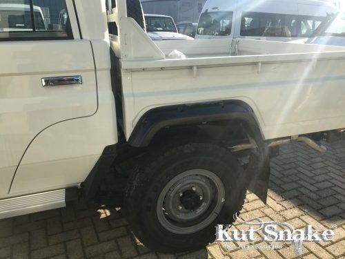 Rozšiřovací plastové lemy blatníků Kut Snake pro Toyota Land Cruiser 79 Pick-Up (double cab)